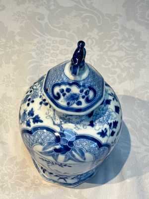 A rare Chinese blue and white five-piece garniture in Dutch Delft style, Kangxi mark, 19th C. — photo 58