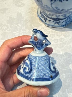 A rare Chinese blue and white five-piece garniture in Dutch Delft style, Kangxi mark, 19th C. — photo 64