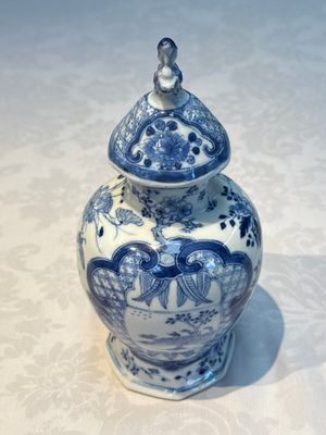 A rare Chinese blue and white five-piece garniture in Dutch Delft style, Kangxi mark, 19th C. — photo 77