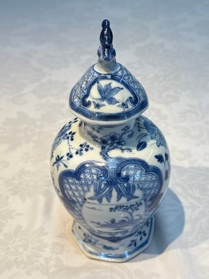A rare Chinese blue and white five-piece garniture in Dutch Delft style, Kangxi mark, 19th C. — photo 79