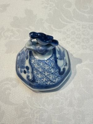 A rare Chinese blue and white five-piece garniture in Dutch Delft style, Kangxi mark, 19th C. — photo 84
