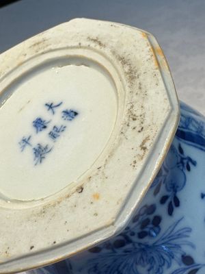 A rare Chinese blue and white five-piece garniture in Dutch Delft style, Kangxi mark, 19th C. — photo 92