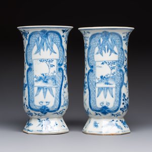 A rare Chinese blue and white five-piece garniture in Dutch Delft style, Kangxi mark, 19th C. — photo 2
