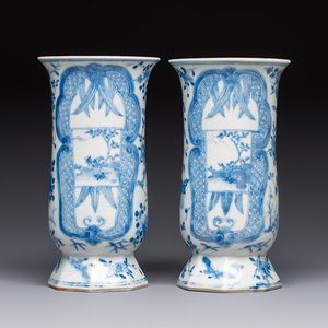 A rare Chinese blue and white five-piece garniture in Dutch Delft style, Kangxi mark, 19th C. — photo 4