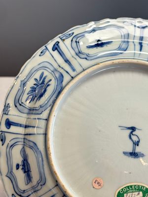 A rare Chinese blue and white 'Grasshopper' plate — 照片 12