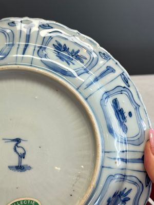 A rare Chinese blue and white 'Grasshopper' plate — 照片 14