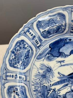 A rare Chinese blue and white 'Grasshopper' plate — 照片 3