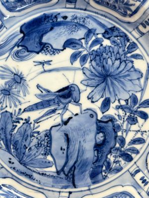 A rare Chinese blue and white 'Grasshopper' plate — 照片 6