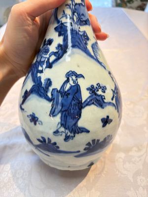 A rare Chinese blue and white 'Immortals' garlic-mouth bottle vase, Liao 料 mark, Wanli/Tianqi — photo 11