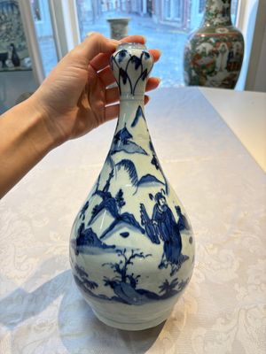 A rare Chinese blue and white 'Immortals' garlic-mouth bottle vase, Liao 料 mark, Wanli/Tianqi — photo 2