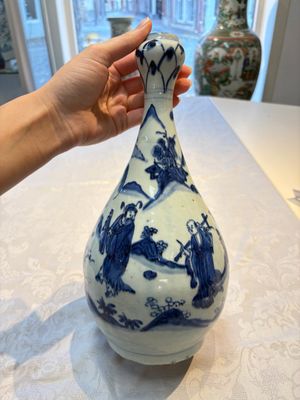 A rare Chinese blue and white 'Immortals' garlic-mouth bottle vase, Liao 料 mark, Wanli/Tianqi — photo 3