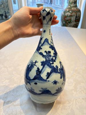 A rare Chinese blue and white 'Immortals' garlic-mouth bottle vase, Liao 料 mark, Wanli/Tianqi — photo 4