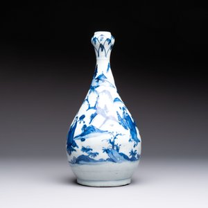 A rare Chinese blue and white 'Immortals' garlic-mouth bottle vase, Liao 料 mark, Wanli/Tianqi — photo 2