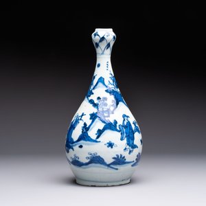A rare Chinese blue and white 'Immortals' garlic-mouth bottle vase, Liao 料 mark, Wanli/Tianqi — photo 4