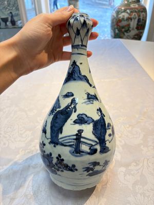 A rare Chinese blue and white 'Immortals' garlic-mouth bottle vase, Wanli/Tianqi — photo 1
