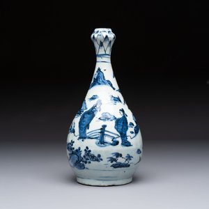 A rare Chinese blue and white 'Immortals' garlic-mouth bottle vase, Wanli/Tianqi — photo 1