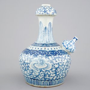 A rare Chinese blue and white kendi for the Indonesian market, 19th C. — photo 2