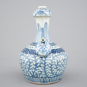 A rare Chinese blue and white kendi for the Indonesian market, 19th C. — photo 3