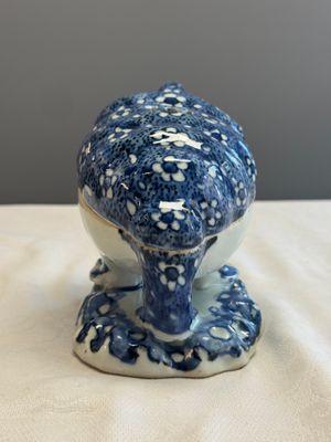 A rare Chinese blue and white ko-sometsuke 'Three-legged Toad' incense burner  — photo 4
