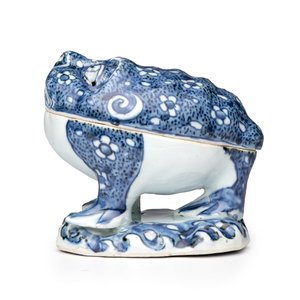 A rare Chinese blue and white ko-sometsuke 'Three-legged Toad' incense burner  — photo 2