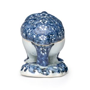 A rare Chinese blue and white ko-sometsuke 'Three-legged Toad' incense burner  — photo 3