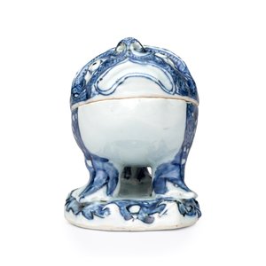 A rare Chinese blue and white ko-sometsuke 'Three-legged Toad' incense burner  — photo 5