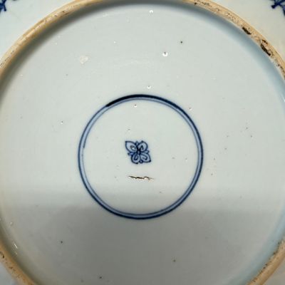 A rare Chinese blue and white lotus-shaped 'Leopard' dish — foto 7