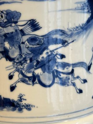 A rare Chinese blue and white 'Mongolian hunt' brush pot, Wen Zhang Shan Dou 文章山斗 mark, Kangxi — photo 12