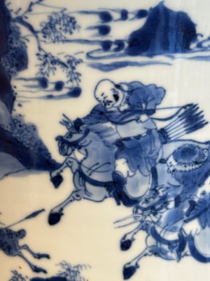 A rare Chinese blue and white 'Mongolian hunt' brush pot, Wen Zhang Shan Dou 文章山斗 mark, Kangxi — photo 13