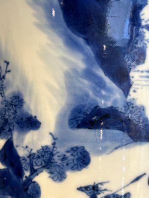 A rare Chinese blue and white 'Mongolian hunt' brush pot, Wen Zhang Shan Dou 文章山斗 mark, Kangxi — photo 15