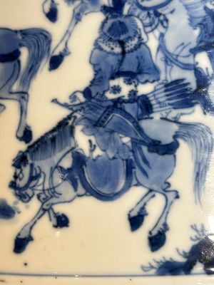 A rare Chinese blue and white 'Mongolian hunt' brush pot, Wen Zhang Shan Dou 文章山斗 mark, Kangxi — photo 8