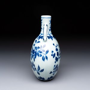 A rare Chinese blue and white moonflask with a bird on a blossoming branch, Yongzheng/Qianlong — 照片 4