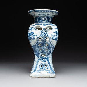 A rare Chinese blue and white openworked incense burner, Ming — 照片 1