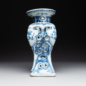 A rare Chinese blue and white openworked incense burner, Ming — 照片 2