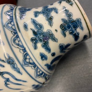 A rare Chinese blue and white 'sea dragon' vase, Wanli — photo 13