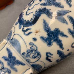 A rare Chinese blue and white 'sea dragon' vase, Wanli — photo 17