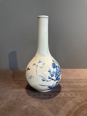 A rare Chinese blue and white soft paste porcelain bottle vase, Chenghua mark, Yongzheng/Qianlong — photo 2