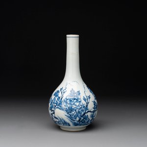 A rare Chinese blue and white soft paste porcelain bottle vase, Chenghua mark, Yongzheng/Qianlong — photo 1