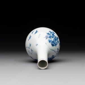 A rare Chinese blue and white soft paste porcelain bottle vase, Chenghua mark, Yongzheng/Qianlong — photo 5
