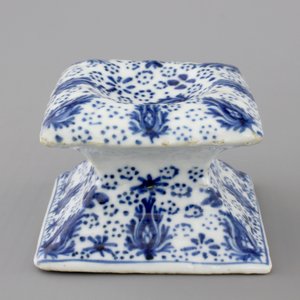 A rare Chinese blue and white square salt on foot, Kangxi, ca. 1700 — 照片 4