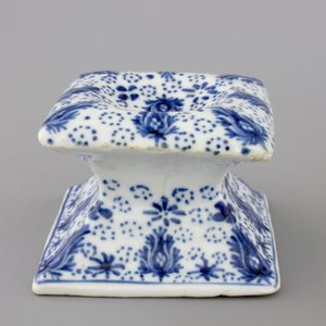A rare Chinese blue and white square salt on foot, Kangxi, ca. 1700 — 照片 5