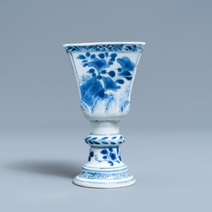 A rare Chinese blue and white tapered square quadrangular stem cup, Kangxi — 照片 2