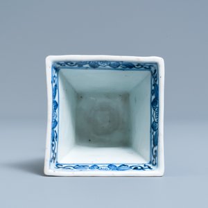 A rare Chinese blue and white tapered square quadrangular stem cup, Kangxi — 照片 6