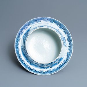 A rare Chinese blue and white tureen and cover for use on a ship, Qianlong — 照片 7