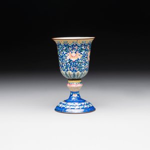 A rare Chinese blue-ground Canton enamel chalice after a European silver example, Qianlong — photo 4