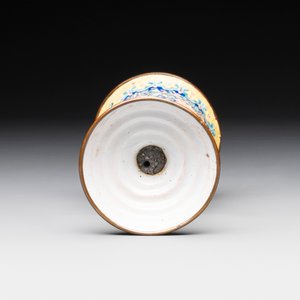 A rare Chinese blue-ground Canton enamel chalice after a European silver example, Qianlong — photo 6