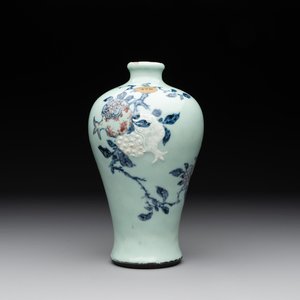 A rare Chinese blue, white and iron-red celadon-ground 'pomegranate' 'meiping' vase, Qianlong mark and of the period — photo 1