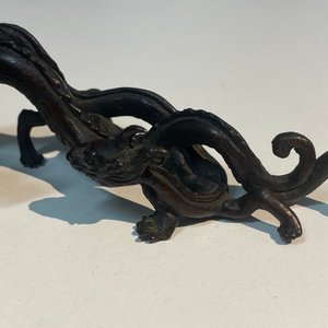 A rare Chinese bronze 'dragon' brush rest, Yuan/Ming — 照片 13