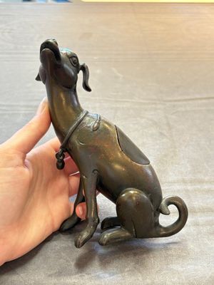 A rare Chinese bronze 'hound' censer, Ming — 照片 1