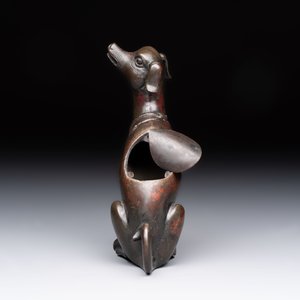 A rare Chinese bronze 'hound' censer, Ming — 照片 4